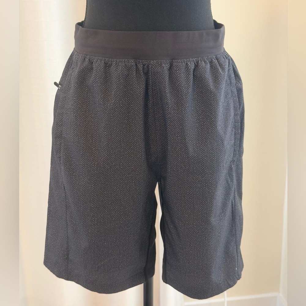 GAIAM Men's Black Herringbone Athletic Shorts